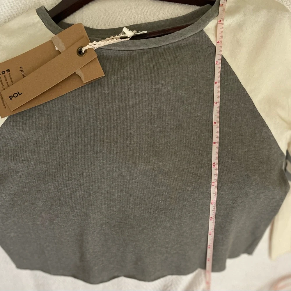POL Women's Long Sleeve Gray and Cream Shirt Size Small Lint Mark on the Back - Picture 13 of 14